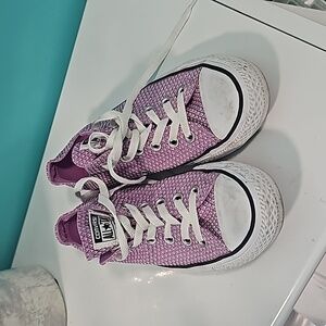 CONVERSE Violet & White pattern. 7.5 Women,